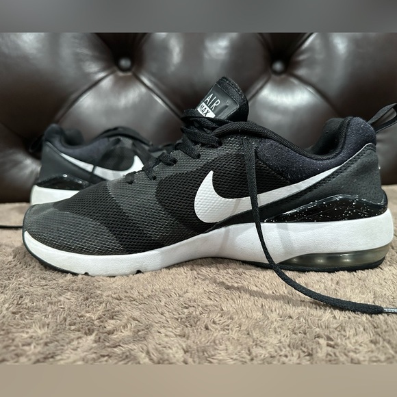 Nike Black and white Sneakers main image 8